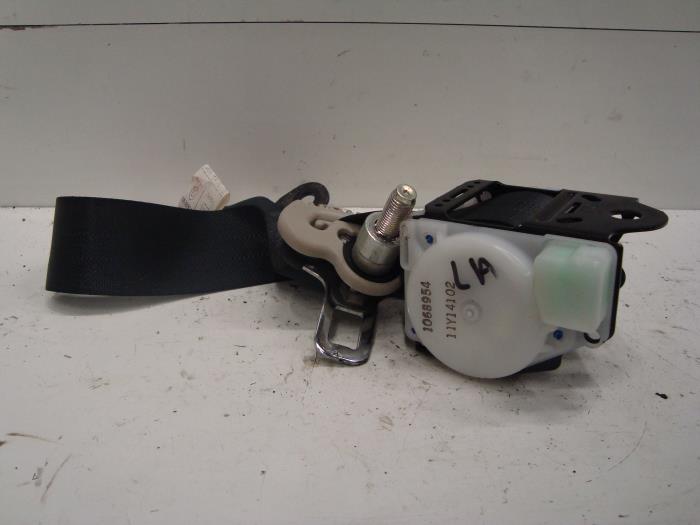 Rear seatbelt, left from a Nissan Micra (K13) 1.2 12V DIG-S 2012