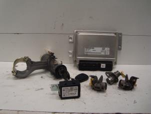 Used Set of cylinder locks (complete) Hyundai Matrix 1.8 16V Price € 125,00 Margin scheme offered by Verhoef Cars & Parts
