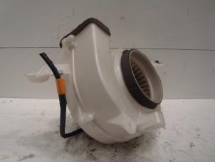 Usados Motor de ventilador de calefactor Toyota Prius (NHW20) 1.5 16V Precio € 40,00 Norma de margen ofrecido por Verhoef Cars & Parts