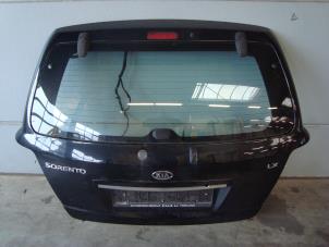 Used Tailgate Kia Sorento I (JC) 2.5 CRDi 16V Price € 75,00 Margin scheme offered by Verhoef Cars & Parts