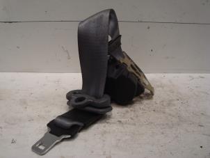 Used Rear seatbelt, centre Renault Clio II (BB/CB) 1.2 Price on request offered by Verhoef Cars & Parts