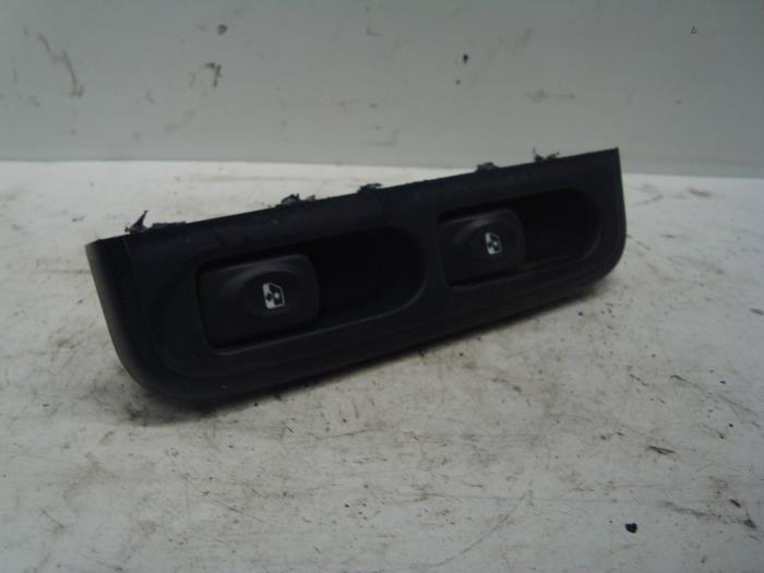 Multi-functional window switch from a Renault Clio II (BB/CB) 1.2 2000