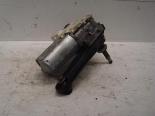 Used Rear wiper motor Renault Clio II (BB/CB) 1.2 Price € 25,00 Margin scheme offered by Verhoef Cars & Parts