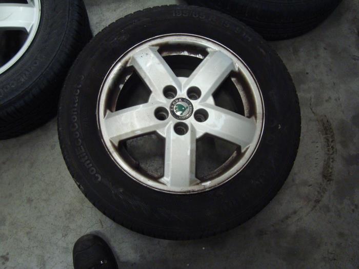 Set of sports wheels from a Skoda Octavia Combi (1U5) 1.9 TDI 90 2005