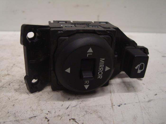 Interruptor de retrovisor de un Kia Picanto (TA) 1.0 12V 2013