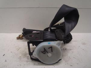 Begagnade Bakre säkerhetsbälte, vänster Honda Jazz (GD/GE2/GE3) 1.3 i-Dsi Pris € 40,00 Marginaltabell erbjuds av Verhoef Cars & Parts