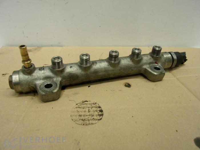 Usagé Système d'injection Opel Vivaro 2.5 DTI 16V Prix € 50,00 Règlement à la marge proposé par Verhoef Cars & Parts