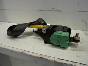 Used Front seatbelt, left Mazda Xedos 6 1.6i 16V Price on request offered by Verhoef Cars & Parts
