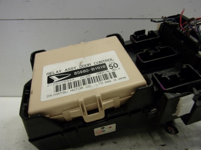 Fuse box from a Daihatsu Terios (J2) 1.5 16V DVVT 4x2 Euro 4 2010
