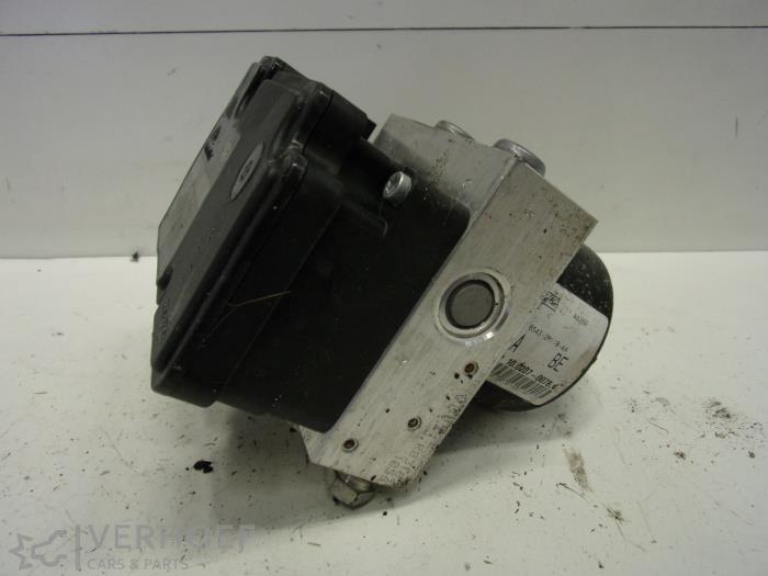 Usagé Bloc ABS Ford Transit Connect 1.8 Tddi Prix € 60,50 Prix TTC proposé par Verhoef Cars & Parts