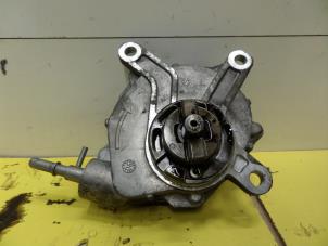 Used Vacuum pump (diesel) Toyota Avensis (T25/B1B) 2.2 D-4D 16V Price on request offered by Verhoef Cars & Parts