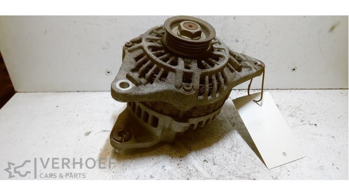 Dynamo van een Mitsubishi Space Star (DG) 1.8 16V GDI 2001