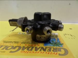 Used Fuel injector nozzle Ford Transit Connect 1.8 Tddi Price € 200,00 Margin scheme offered by Verhoef Cars & Parts
