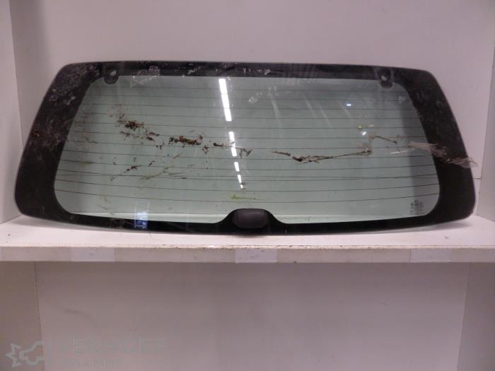 Usados Ventanilla detrás Kia Sorento I (JC) 3.5 V6 24V Precio € 50,00 Norma de margen ofrecido por Verhoef Cars & Parts