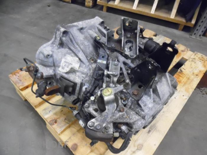 Getriebe van een Toyota Avensis Wagon (T27) 2.2 16V D-4D-F 150 2010