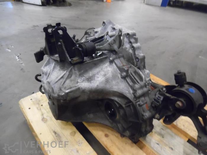 Getriebe van een Toyota Avensis Wagon (T27) 2.2 16V D-4D-F 150 2010