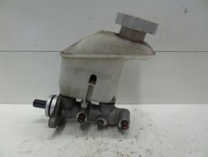 Used Master cylinder Hyundai Accent 1.4i 16V Price on request offered by Verhoef Cars & Parts