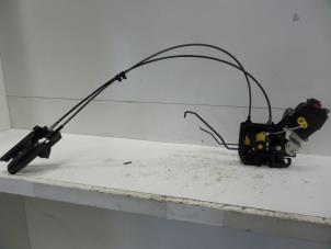 Used Door lock mechanism 2-door, left Hyundai Accent 1.4i 16V Price on request offered by Verhoef Cars & Parts