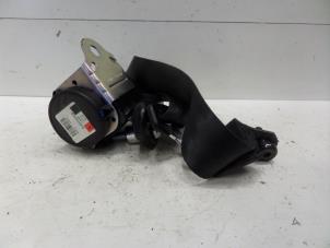 Używane Pas bezpieczenstwa lewy tyl Mitsubishi Colt (Z2/Z3) 1.1 12V Cena na żądanie oferowane przez Verhoef Cars & Parts