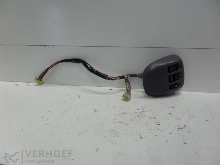 Usados Interruptor combinado de ventanillas Daihatsu Terios (J1) 1.3 16V 4x4 Precio € 30,00 Norma de margen ofrecido por Verhoef Cars & Parts
