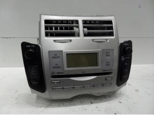 Gebrauchte Radio CD Spieler Toyota Yaris II (P9) 1.3 16V VVT-i Preis € 50,00 Margenregelung angeboten von Verhoef Cars & Parts