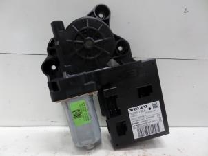 Used Door window motor Volvo V50 (MW) 1.6 D2 16V Price on request offered by Verhoef Cars & Parts