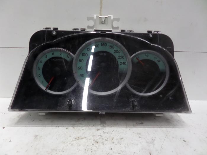 Instrument panel from a Toyota Corolla Verso (R10/11) 1.6 16V VVT-i 2006