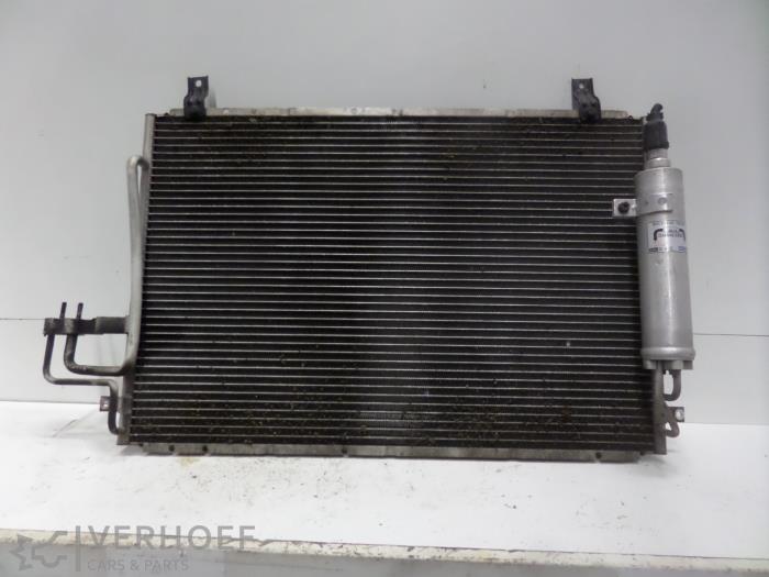 Usagé Radiateur clim Kia Carens II (FJ) 1.6i 16V Prix sur demande proposé par Verhoef Cars & Parts