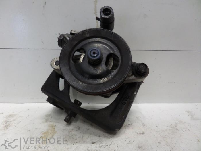 Usagé Pompe de direction Hyundai Coupe 2.0i 16V Prix € 40,00 Règlement à la marge proposé par Verhoef Cars & Parts