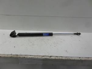 Begagnade Gasfjäder, vänster bak Daihatsu Materia 1.5 16V Pris € 25,00 Marginaltabell erbjuds av Verhoef Cars & Parts