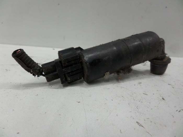 Bomba de rociador de faro de un Nissan Primera (P11) 2.0 TD SLX 2000