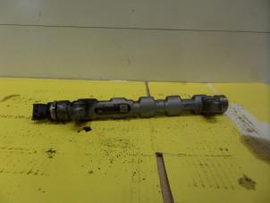 Used Fuel injector nozzle Hyundai i30 Crosswagon (WWH) 1.6 CRDi 16V VGT HP Price on request offered by Verhoef Cars & Parts