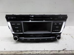 Używane Radioodtwarzacz CD Hyundai i20 (GBB) 1.2i 16V Cena € 250,00 Procedura marży oferowane przez Verhoef Cars & Parts