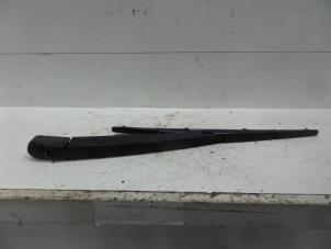 Used Rear wiper arm Hyundai Santa Fe II (CM) 2.2 CRDi 16V 4x4 Price on request offered by Verhoef Cars & Parts