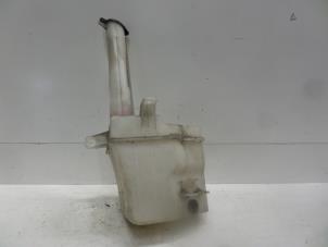Used Front windscreen washer reservoir Hyundai Coupe 2.0i 16V CVVT Price on request offered by Verhoef Cars & Parts
