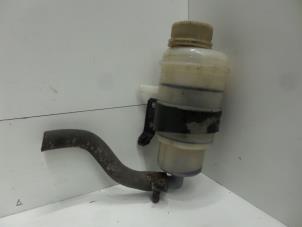 Used Power steering fluid reservoir Mitsubishi Canter 3.0 Di-D 16V Price € 75,00 Margin scheme offered by Verhoef Cars & Parts