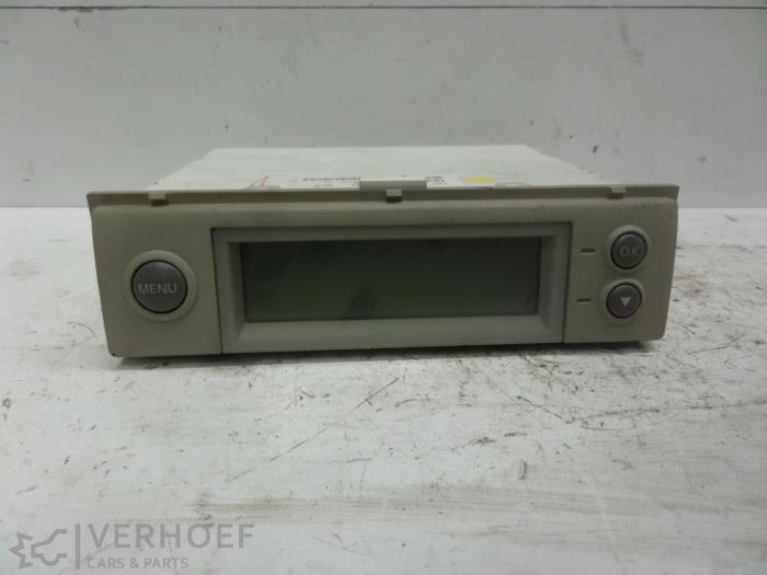 Begagnade Innerdisplay Nissan Micra (K12) 1.2 16V Pris € 30,00 Marginaltabell erbjuds av Verhoef Cars & Parts