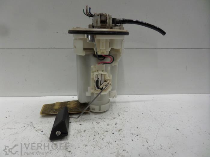 Used Petrol pump Toyota Corolla Verso (R10/11) 1.8 16V VVT-i Price € 40,00 Margin scheme offered by Verhoef Cars & Parts