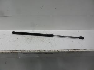 Gebrauchte Gasdämpfer rechts hinten Mazda 2 (DE) 1.3 16V S-VT Preis auf Anfrage angeboten von Verhoef Cars & Parts