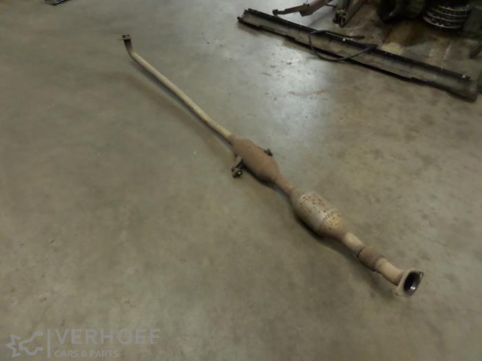 Usagé Catalyseur Toyota Corolla Verso (R10/11) 2.0 D-4D 16V Prix € 150,00 Règlement à la marge proposé par Verhoef Cars & Parts