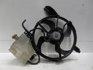 Usagé Ventilateur Nissan Micra (K12) 1.0 16V Prix € 35,00 Règlement à la marge proposé par Verhoef Cars & Parts