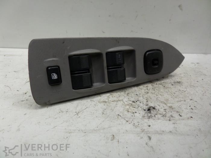 Usados Interruptor combinado de ventanillas Mazda 323 Fastbreak (BJ14) 1.6 16V Precio de solicitud ofrecido por Verhoef Cars & Parts