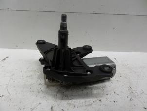 Used Rear wiper motor Nissan Primastar 1.9 dCi 100 Price on request offered by Verhoef Cars & Parts