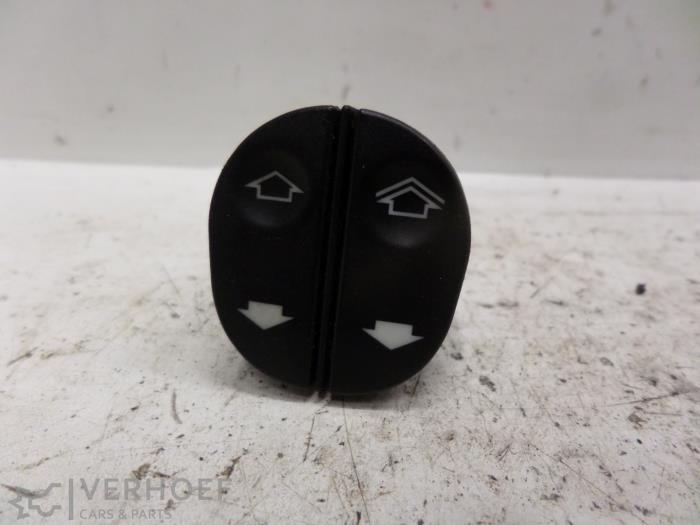 Usados Interruptor combinado de ventanillas Ford Transit Connect 1.8 TDCi 90 DPF Precio de solicitud ofrecido por Verhoef Cars & Parts