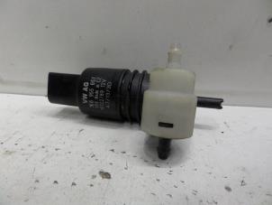 Used Windscreen washer pump Audi Q7 (4LB) 6.0 TDI V12 48V Price on request offered by Verhoef Cars & Parts