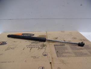 Used Rear gas strut, right Audi Q7 (4LB) 6.0 TDI V12 48V Price on request offered by Verhoef Cars & Parts