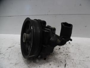 Used Power steering pump Ford Focus 1 Wagon 1.8 TDCi 115 Price on request offered by Verhoef Cars & Parts