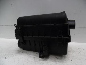 Usados Cuerpo de filtro de aire Hyundai Atos 1.1 12V Prime Precio € 40,00 Norma de margen ofrecido por Verhoef Cars & Parts