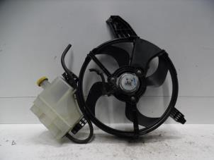 Usagé Ventilateur Nissan Micra (K12) 1.2 16V Prix € 35,00 Règlement à la marge proposé par Verhoef Cars & Parts