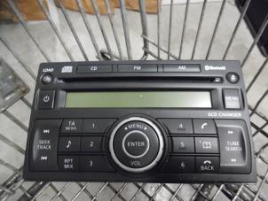 Usados Reproductor de CD y radio Nissan Navara (D40) 2.5 dCi 16V 4x4 Precio € 150,00 Norma de margen ofrecido por Verhoef Cars & Parts